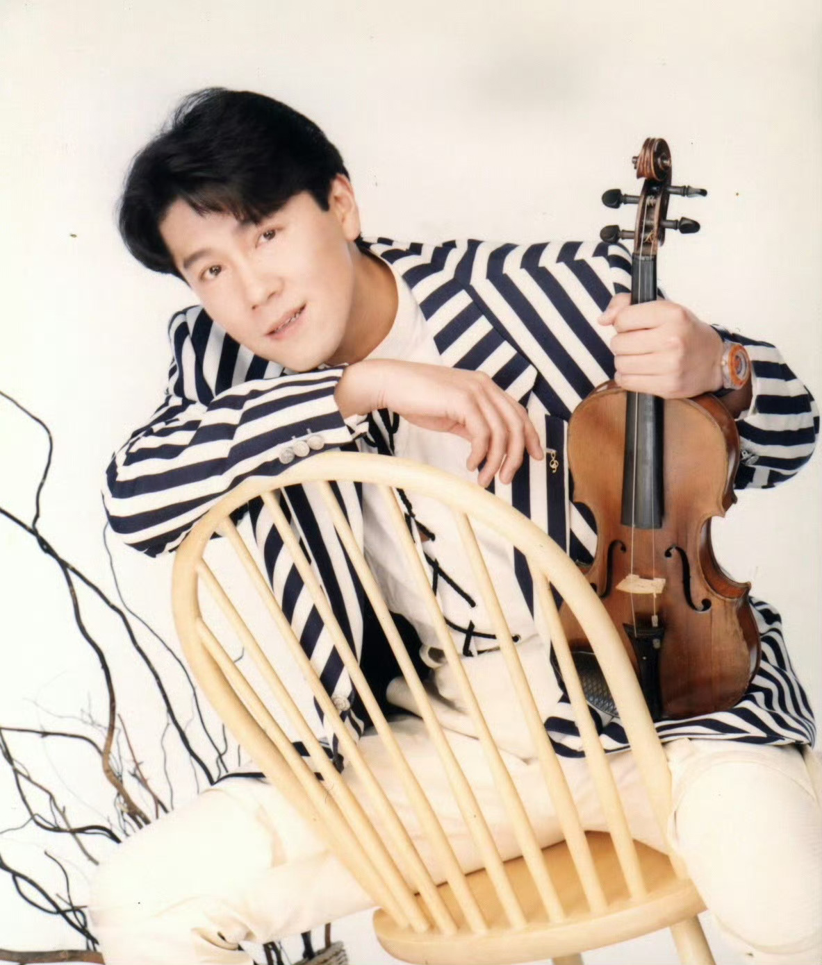 蔡国庆祝福界法拉利就位蔡国庆老师辽宁春晚的后台生图尊嘟太帅啦，法拉利老了也是法拉