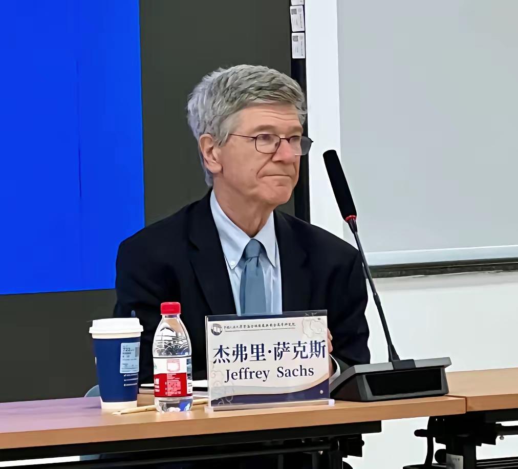 对英伟达想把H200芯片卖给中国，中国政府一直保持沉默。说白了，就是不想买了。英