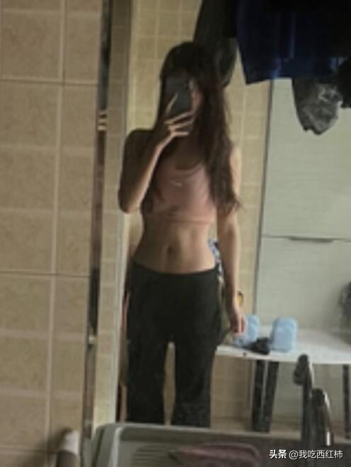 女生的激素真的太离谱了…
谁懂啊家人们…排卵期水肿的肚子，比吃撑三天还夸张😭