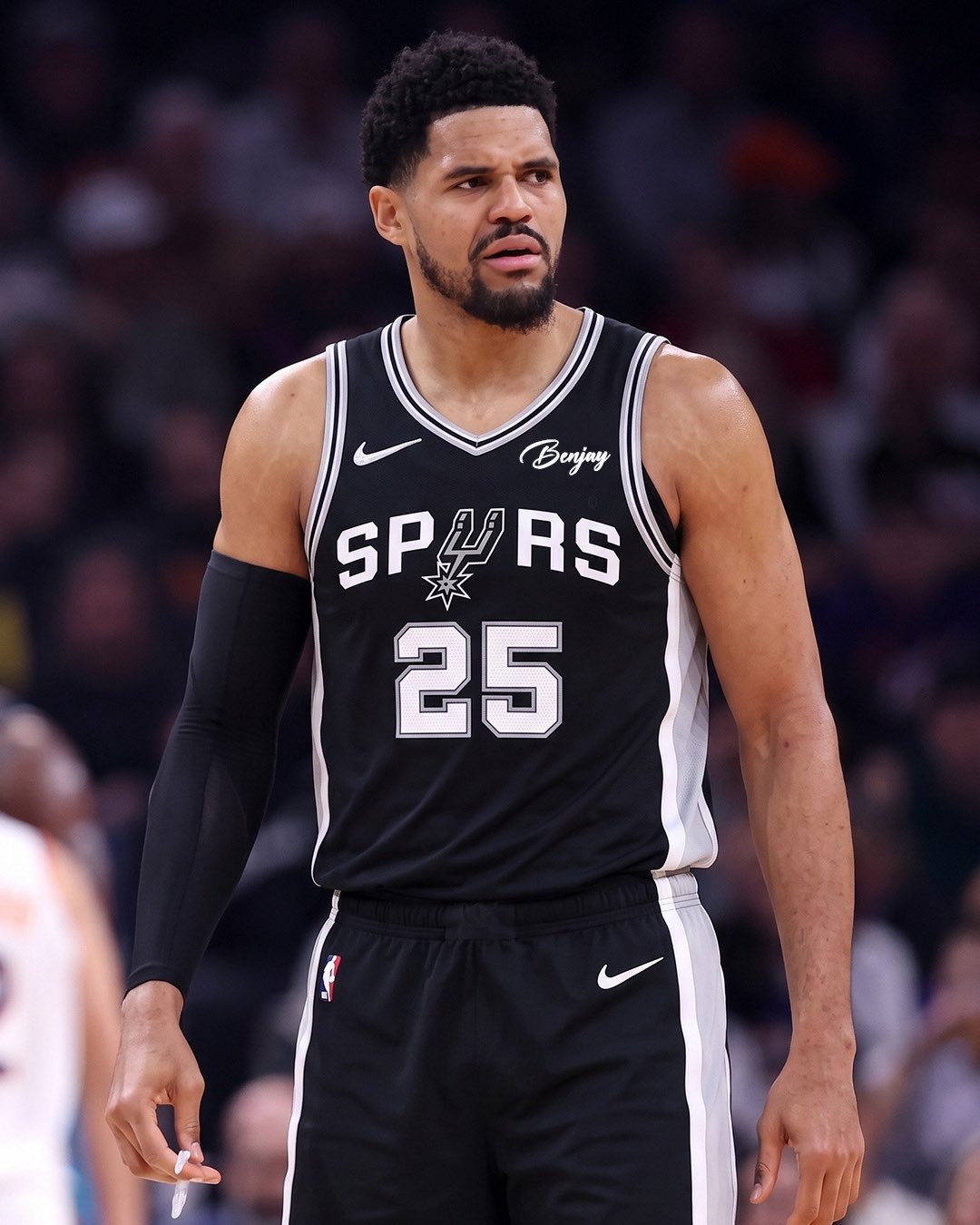 The Athletic对马刺签约托哈的操作评分为B“这笔签约对马刺四号位大前锋