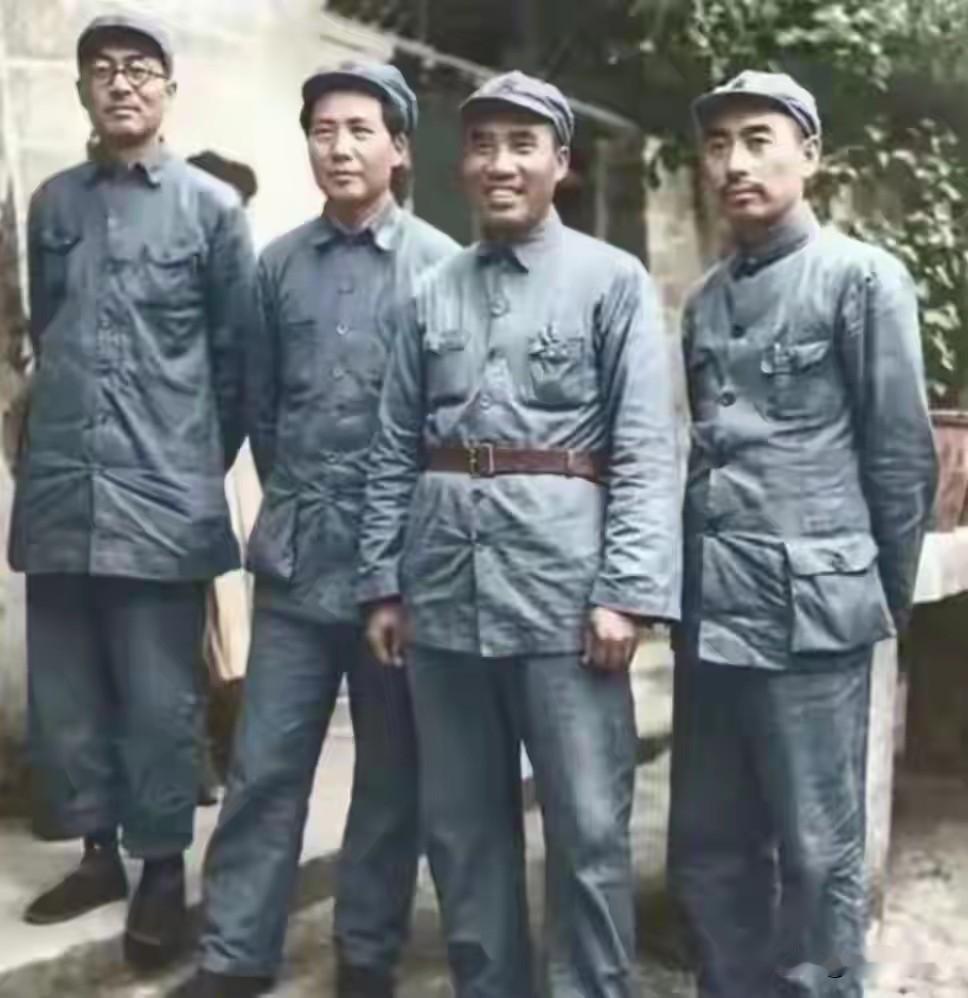 今年10月22日，是中国工农红军长征胜利90周年纪念日。下面图片是当年红军长征后