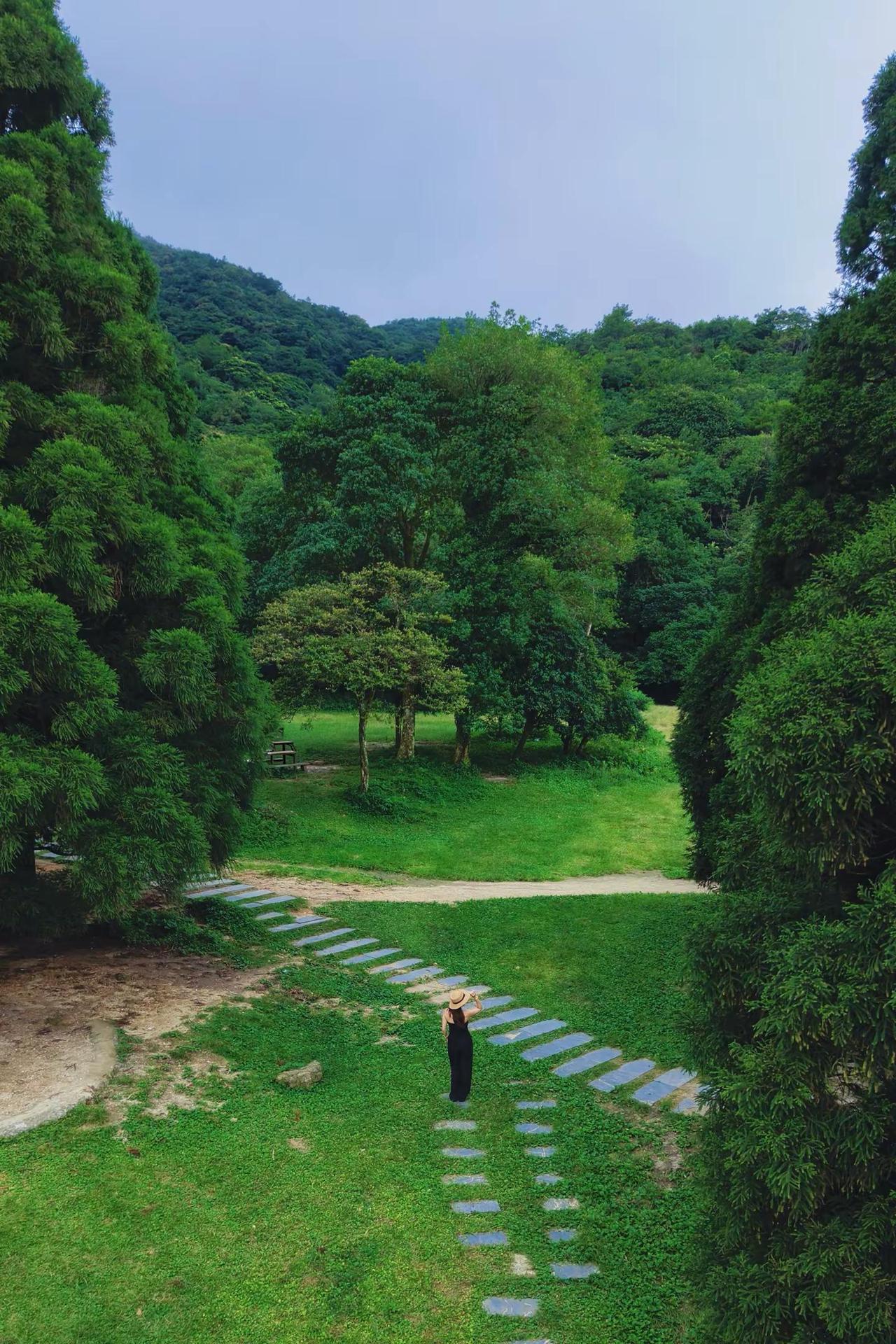 大大的风景 小小的人。大自然天然氧吧 绿色系