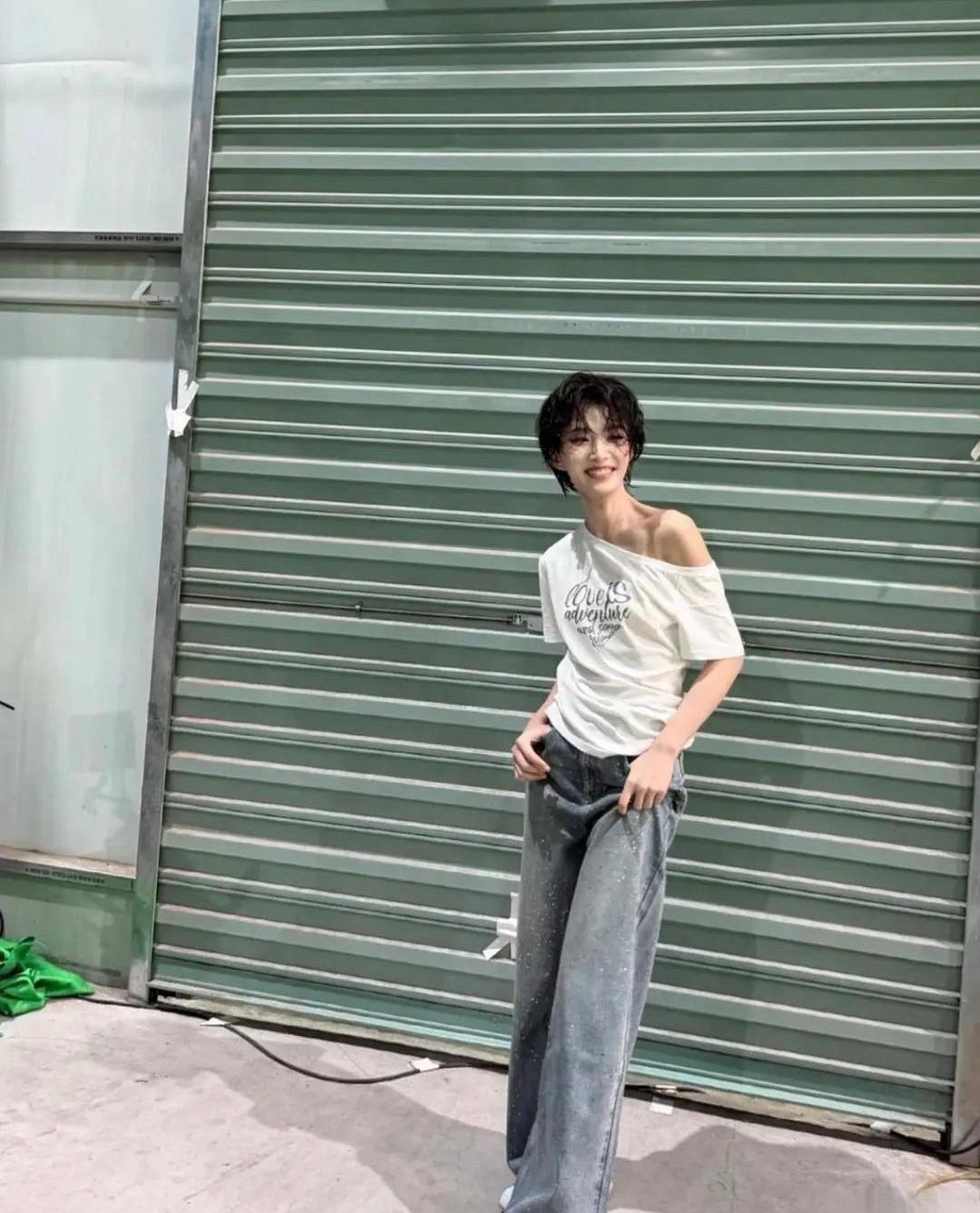 卢昱晓现在竟然这么瘦吗 