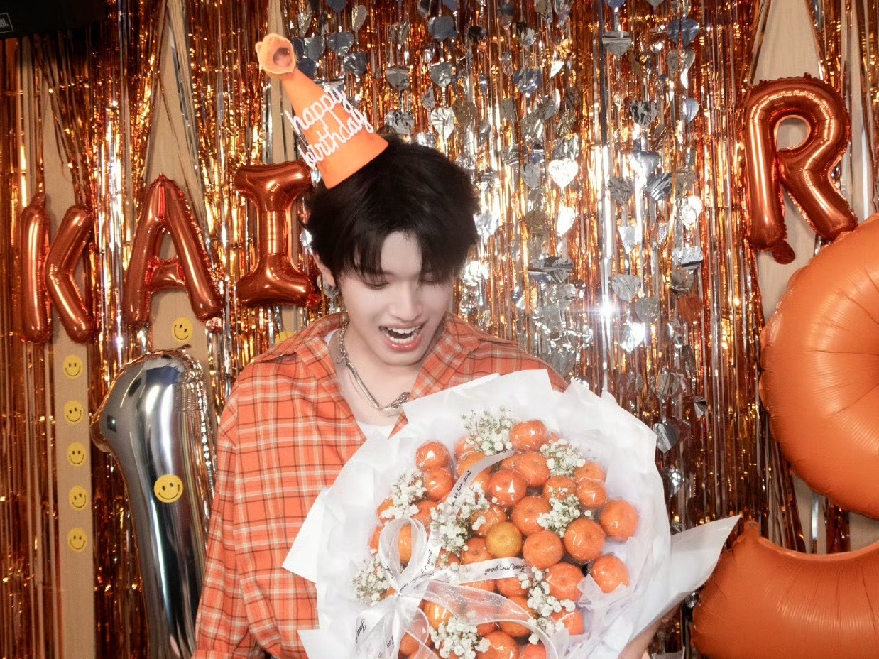 收集一些低头却笑的很甜的瞬间 