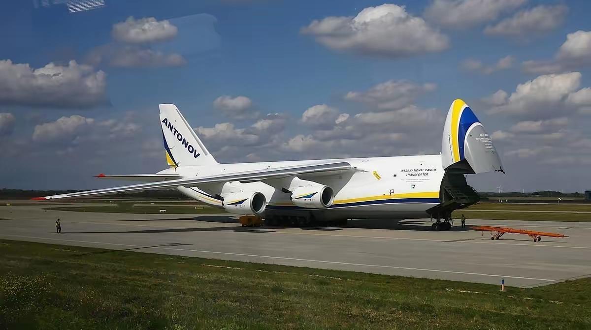 俄罗斯打击了波尔塔瓦州米尔哥罗德机场，袭击目标是一架刚降落、载有武器的乌军运输机