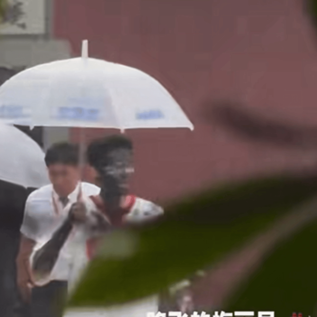 啊啊啊啊啊啊王鹤棣是你吗！是就眨眨眼 ​​​