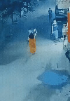 说句实在话
这男的一点都不值得同情
叫你手欠
活该[笑哭]