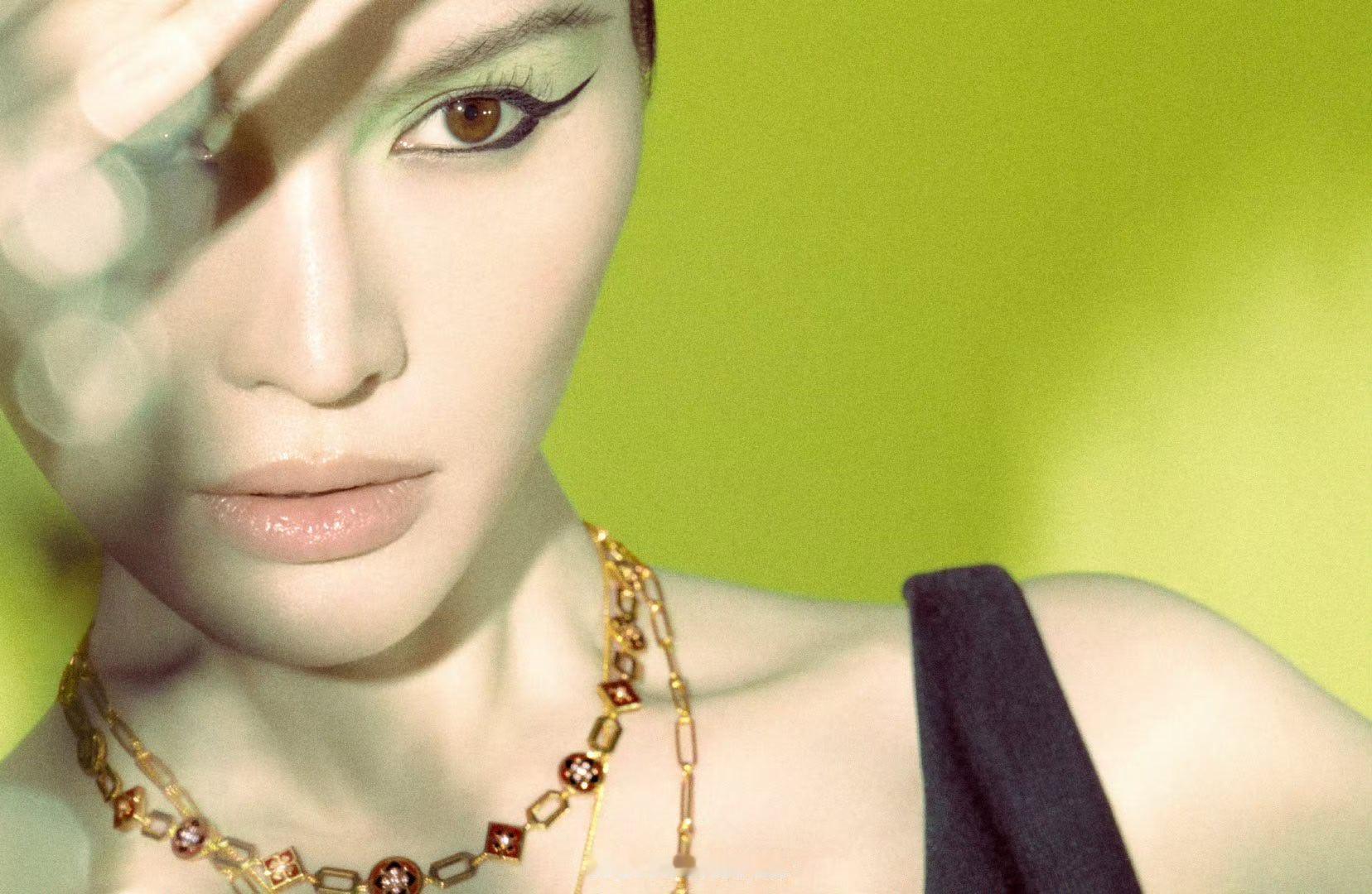 何穗Wonderland四月刊封面大片  来袭！超模何穗实力演绎何穗春日爱与力量