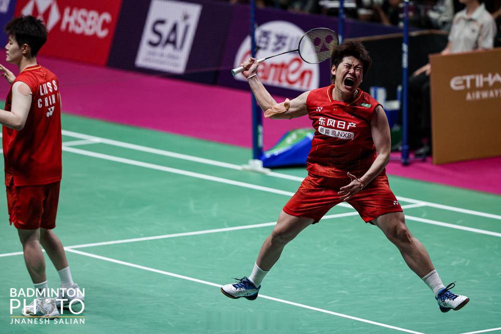 刘圣书/谭宁：逆转战是宝贵经验在女双半决赛中，圣坛2比1逆转了东道主组合乔莉/葛
