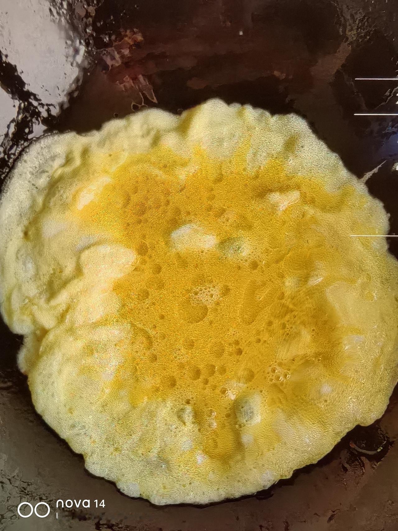 现在发现了一个奇怪的现象，到饭店吃饭没有顾客点摊黄菜这道菜了
        记