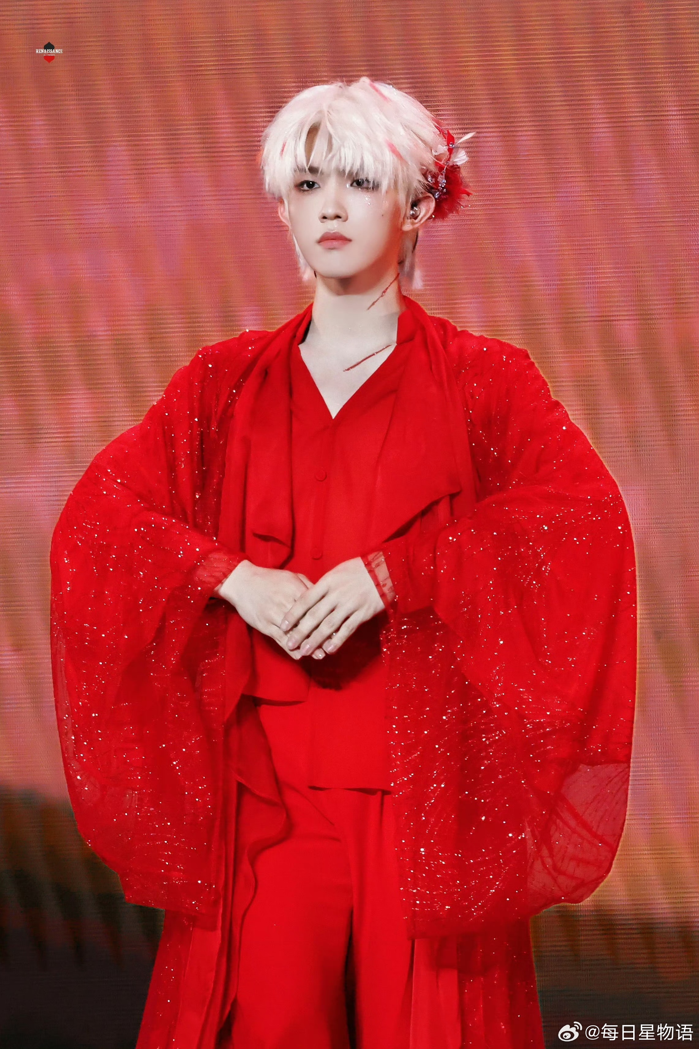 苏新皓摸镜子ending  限定白发红衣造型亮相舞台🥹演绎《囍》氛围感凄婉动人