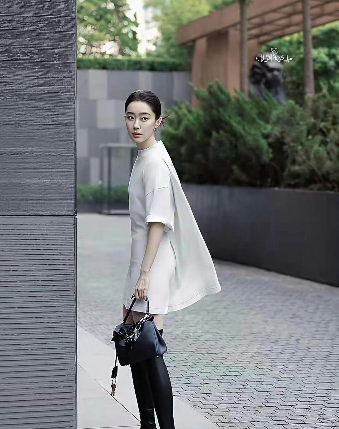 这真的是张小斐吗，气场太强大了，就是身材有点单薄 