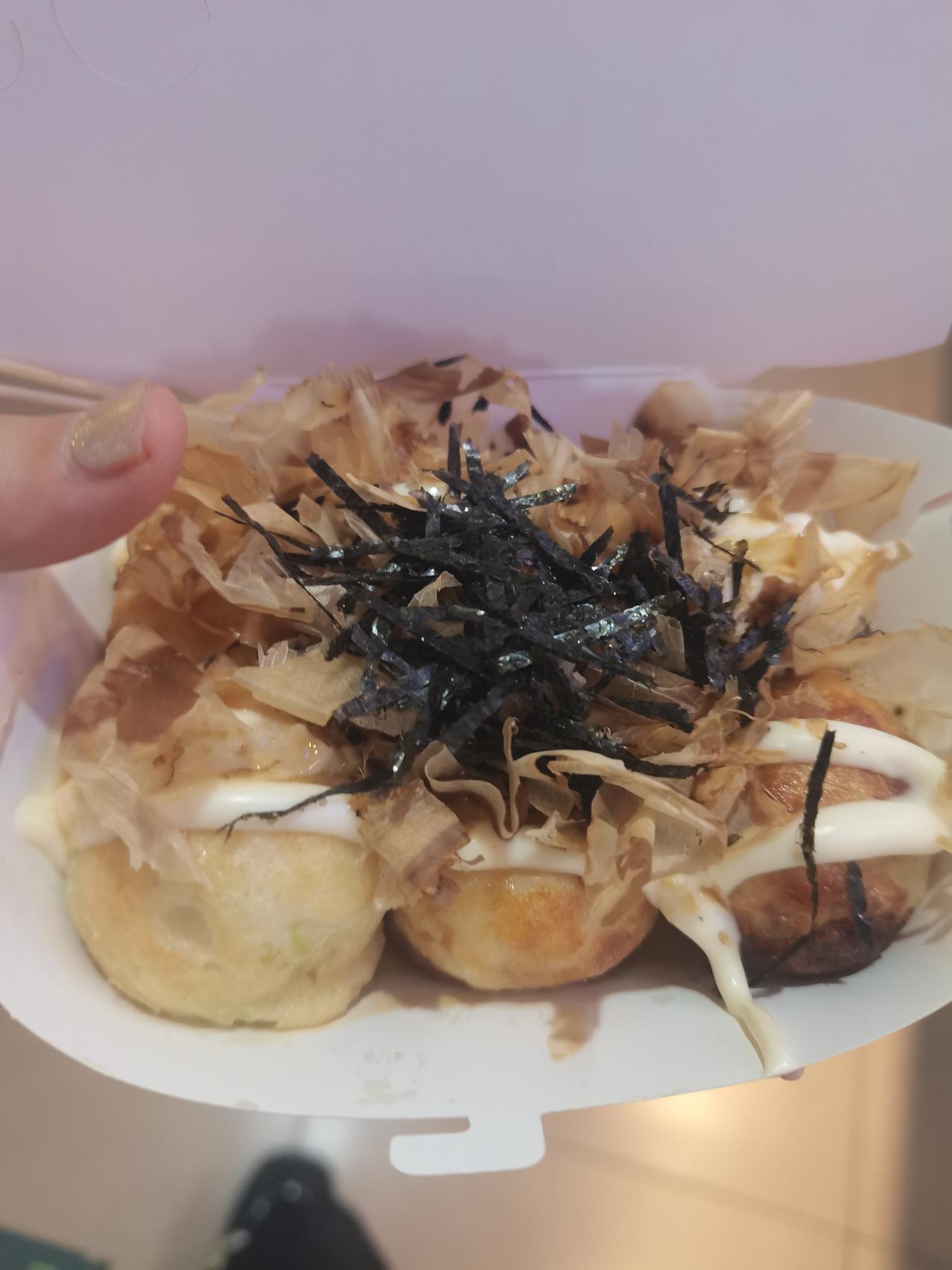 下午 3 点出了单位，本来约好和闺蜜在中东大市场吃点东西。

然而，被她放了鸽子