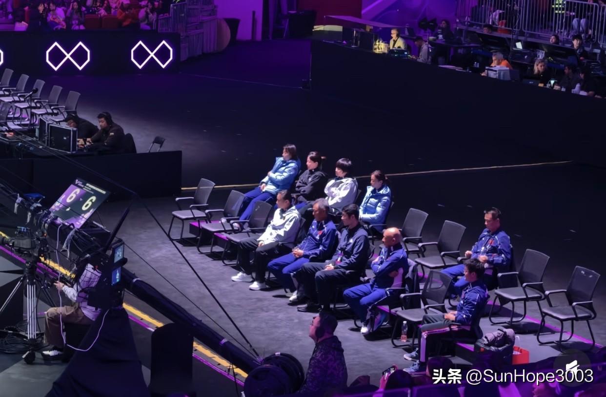 3.14日，王主席和秦指肖指都在看陈熠和大藤沙月的比赛。
是豪华的观赛阵容。
