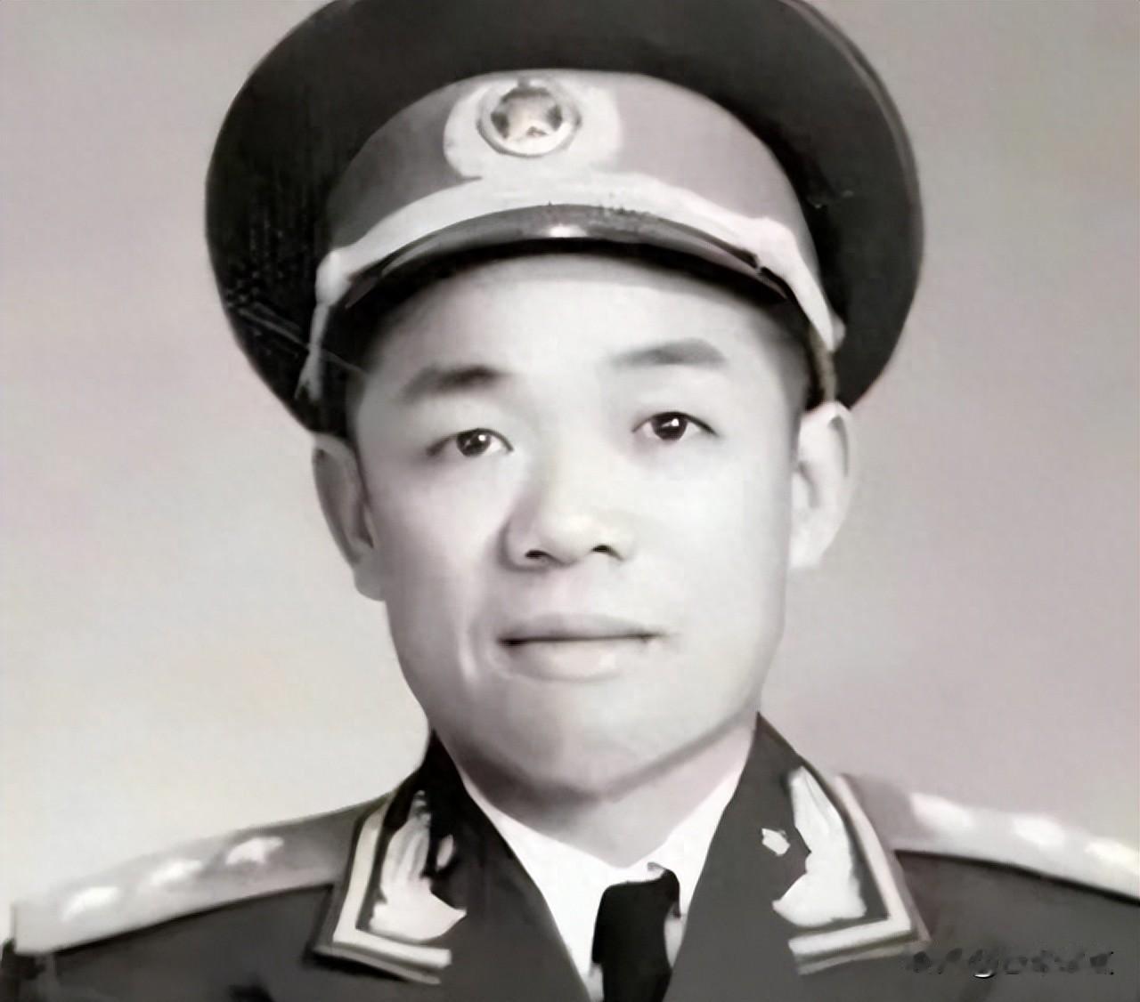 韩先楚没靠山，没人保他，却越打越稳。
他不是最会说话的，也不是资格最老的，但每次