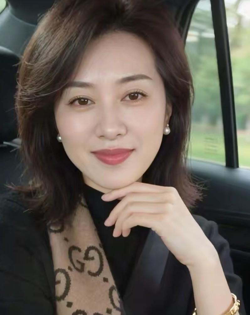 她50岁丧偶，

找小鲜肉失败，

再搭伙老男人也散了，为什么？

李姐50岁那