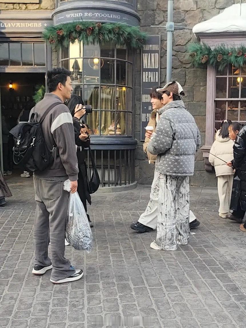 左航、苏新皓去环球影城玩啦左航苏新皓去环球影城了