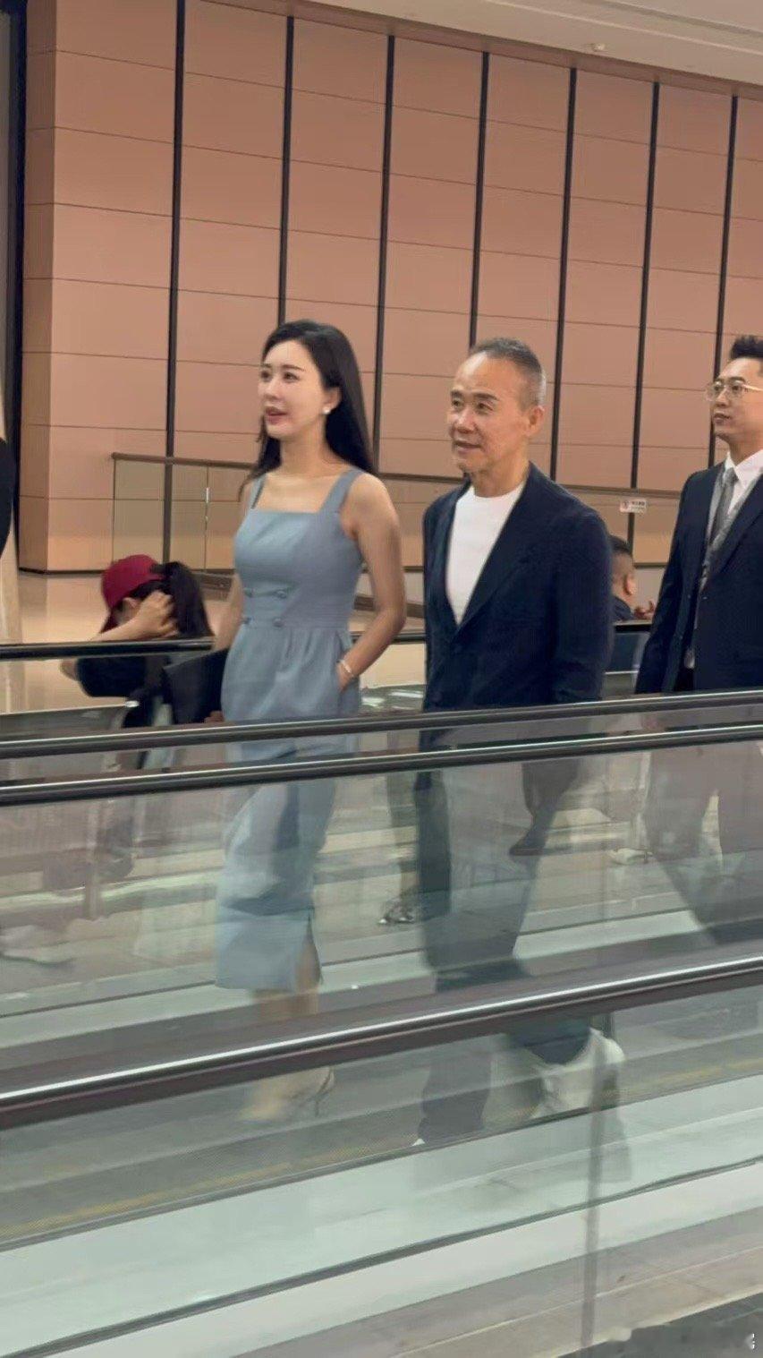 王石田朴珺  田朴珺 田朴珺腰细如柳，身材比例惊人。气质佳人田姐令人艳羡，王总好