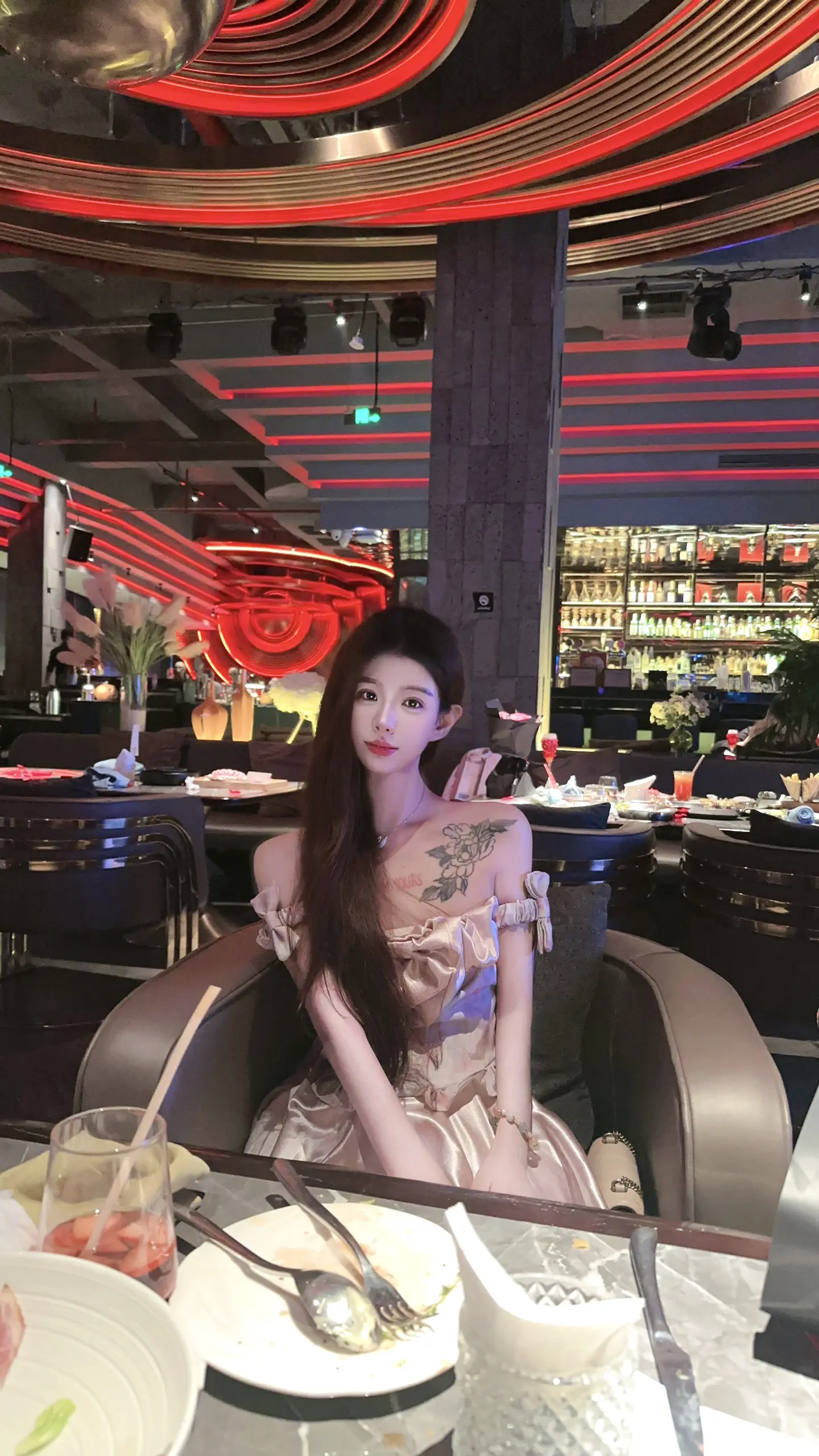 缘分是一本书 翻得不经意会错过 读得太认真会流泪