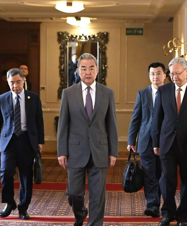 现场，伊朗答应中国了。6月22日，王毅在新德里会见了伊朗最高国家安全委员会副秘书