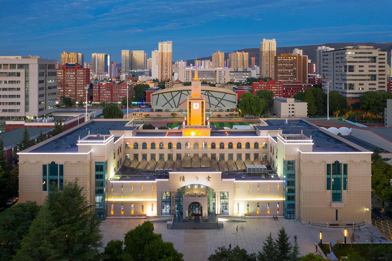 兰州大学是唯一一所甘肃属地985高校，现有城关、榆中2个校区，校园面积可达350