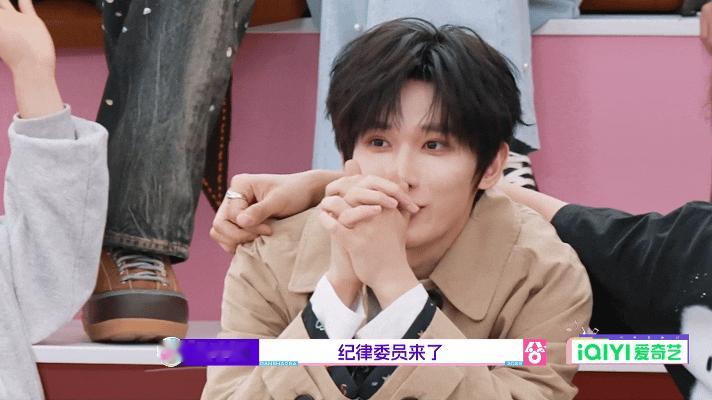 赵兆管不住姐姐控不了孩子哈哈哈，赵兆你咋看起来如此的心酸，毕竟一个都管不着可还行