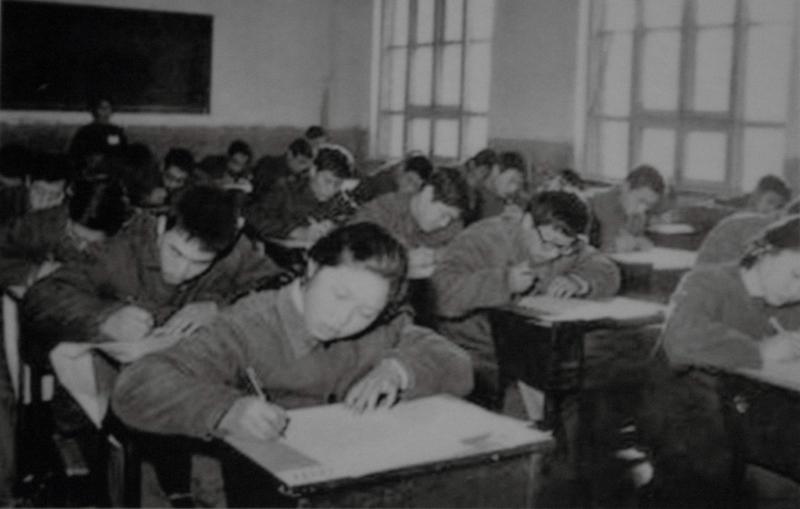 今天是2026年高考的首日，这不禁让我忆起1977年12月参加的文革后首次高考。
