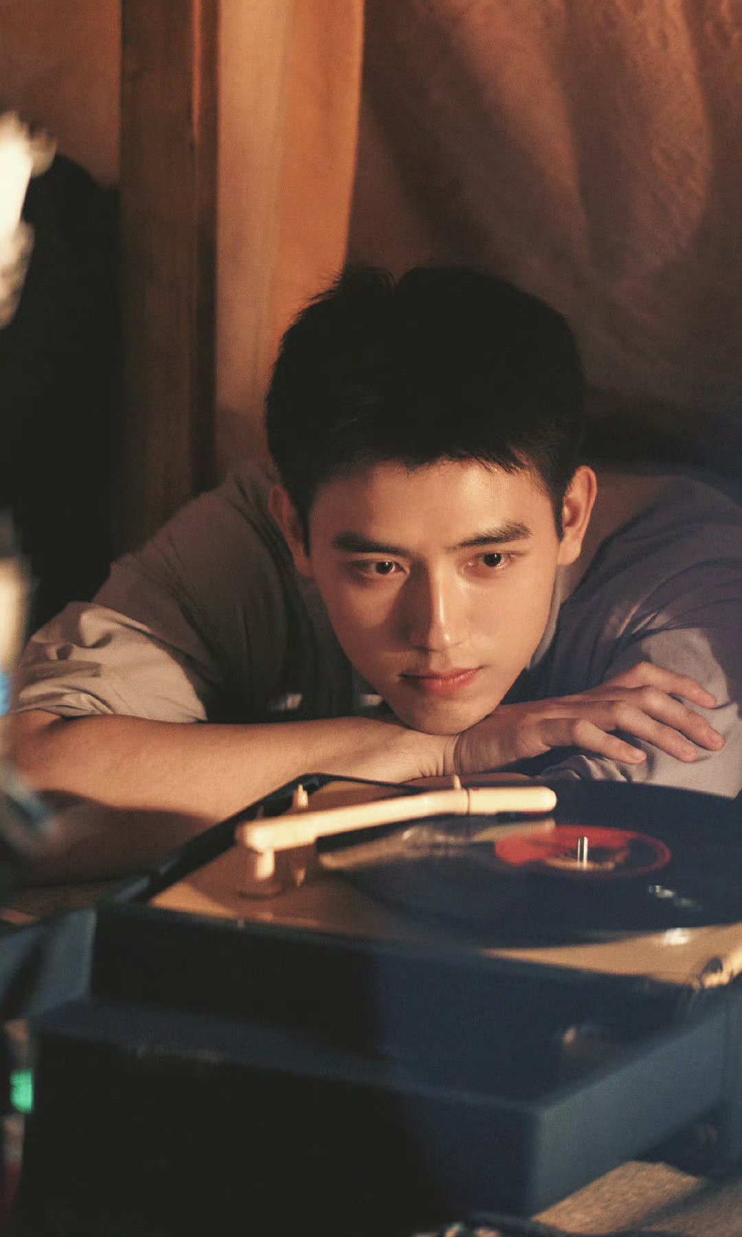 陈凯歌执导的《长津湖》与陈飞宇主演的《纯真年代的爱情》同一天央视播出！ 