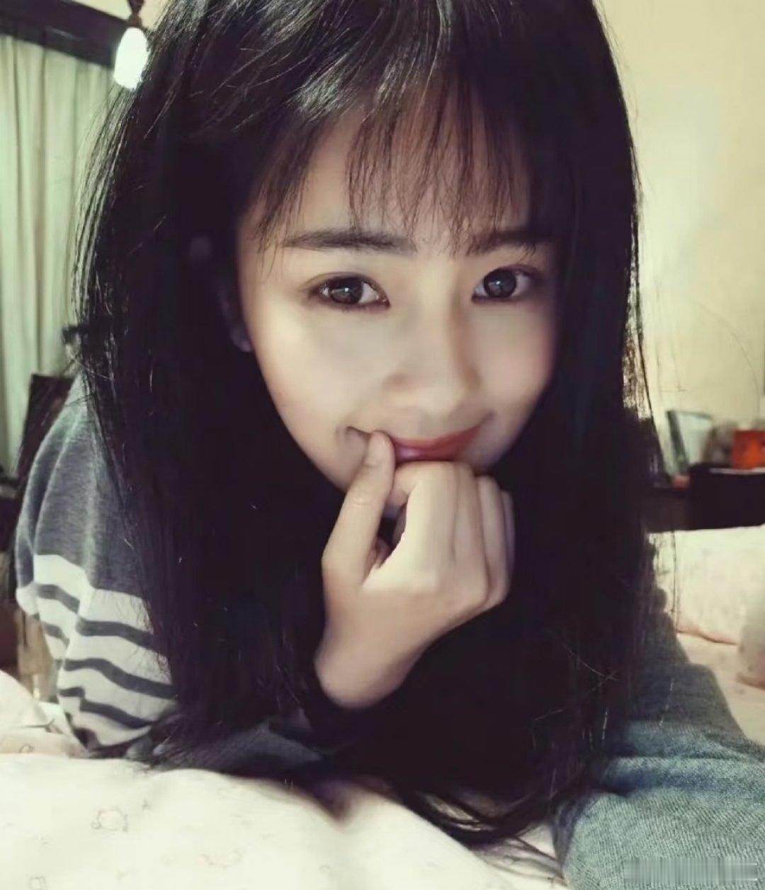 白鹿早期竟然这么清纯白鹿早年素颜满是青涩灵气，如今气质依旧温柔通透，今日以艺术体