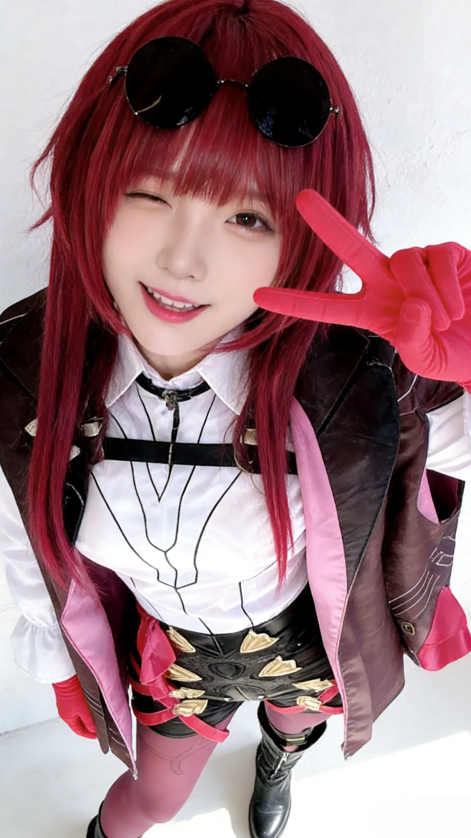 崩坏星穹铁道 卡芙卡。    知道吗？今天大年初二~