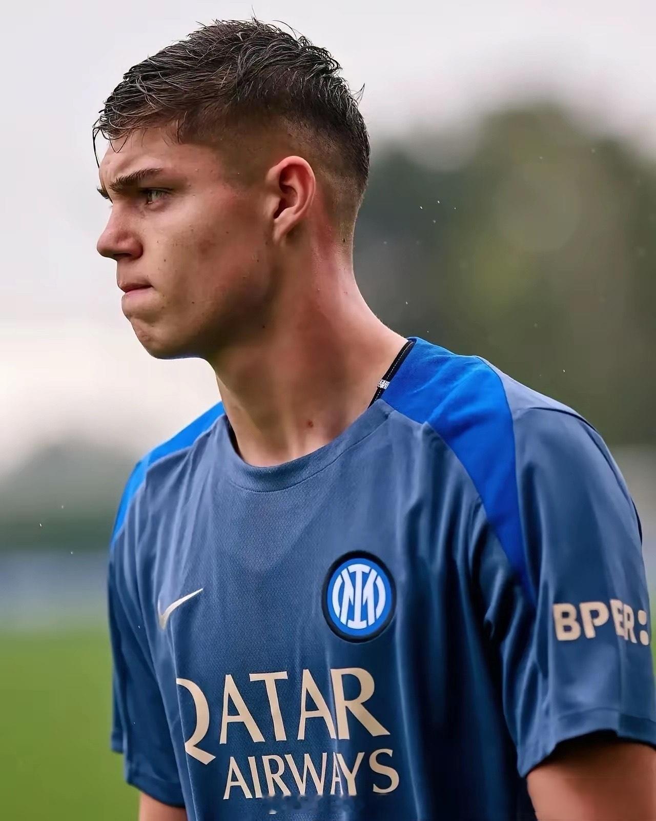 国际米兰施压：再不走人就下放二队！fcinter1908的消息，国际米兰管理层希