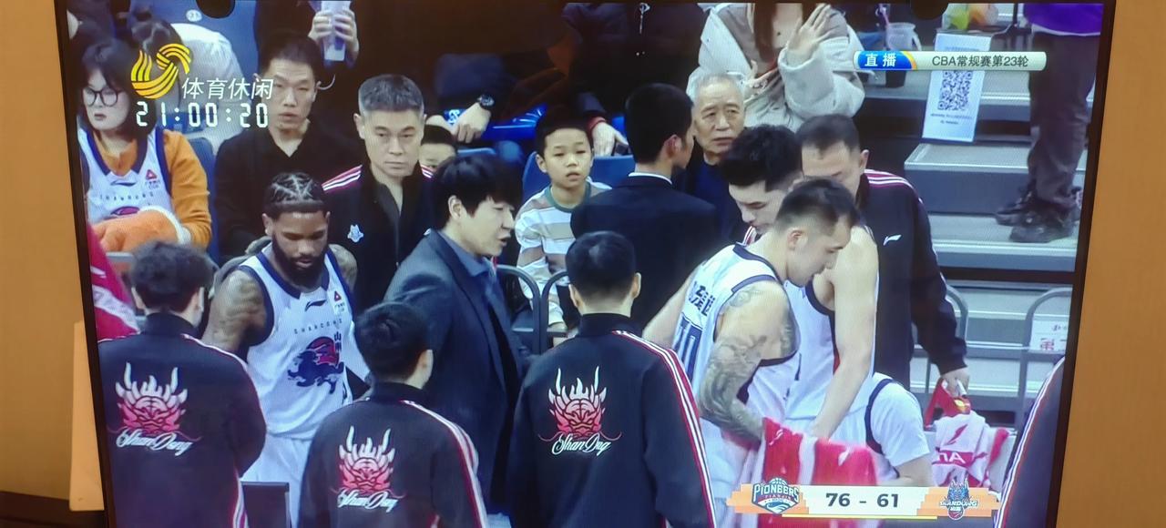 输赢无所谓，克里斯这个球风看着烦躁。
山东高速客场打天津先行者，一直大比分落后，