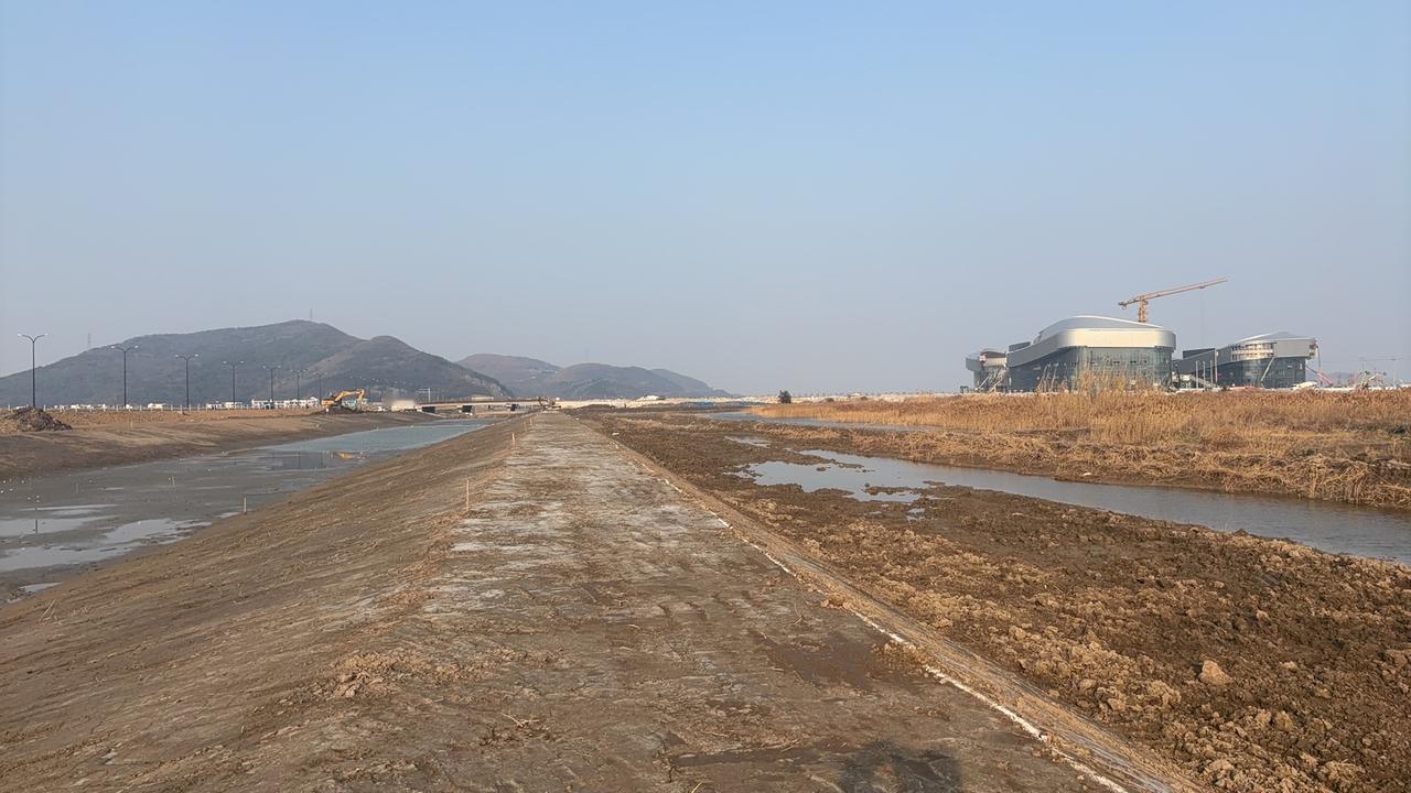 马斯克调研团队都调研了哪些上市公司？对哪些股票会有利？主要是调研了哪些行业？
