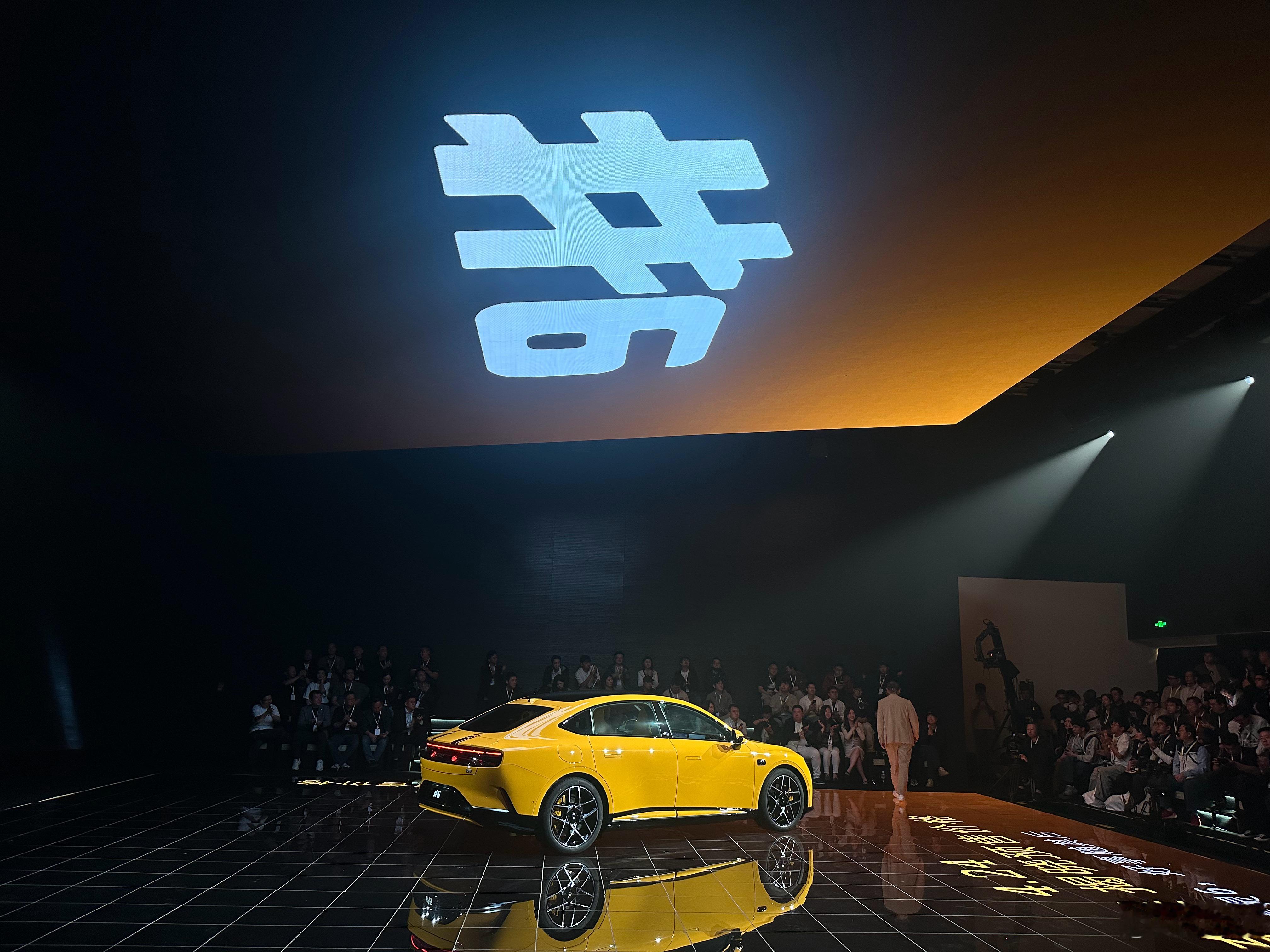 smart精灵2号概念车与精灵6号全球首秀，大家更喜欢哪个？smart精灵2号：