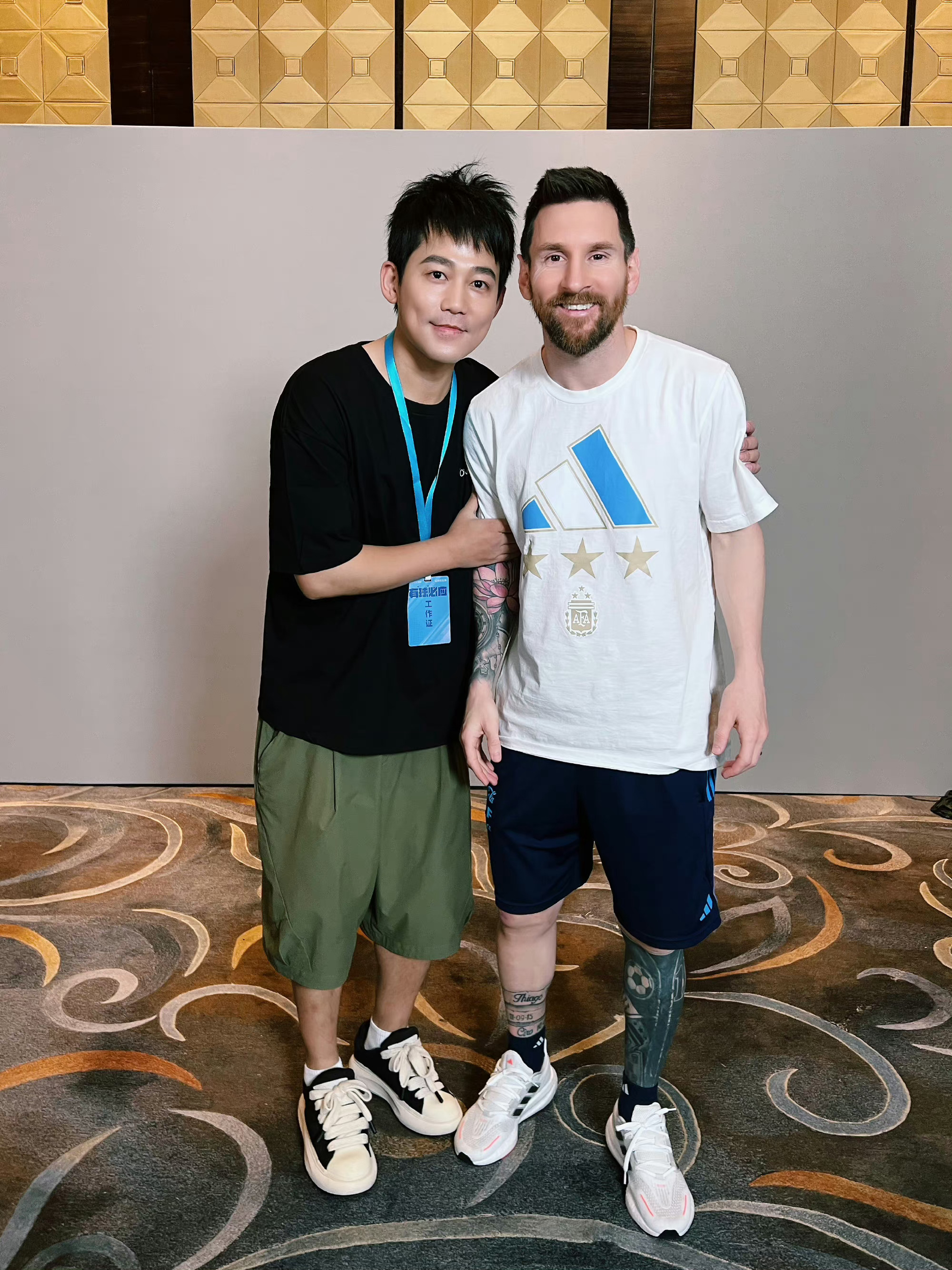 #梅西苏醒合影#恭喜内娱头号梅吹追星成功！👏👏👏 ​​​