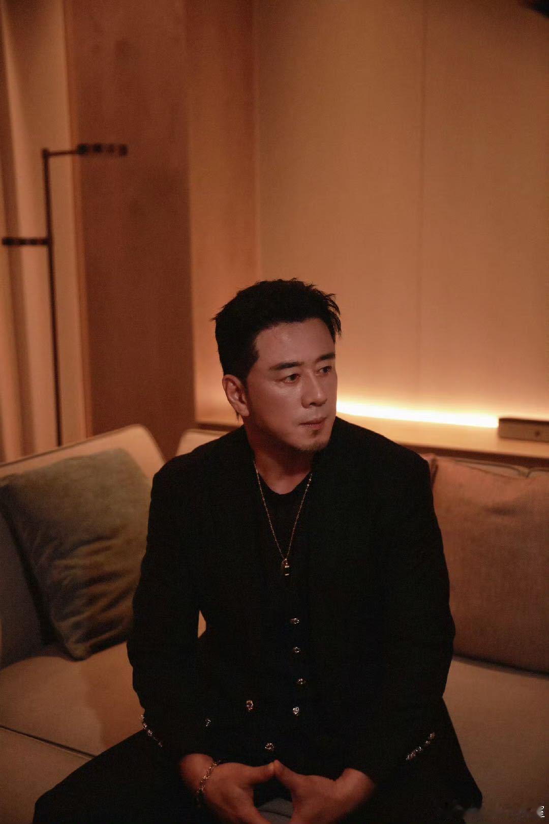 杨坤演唱母亲的河 杨坤声音辨识度太高了，一开口就是故事，端午唱这首真的催泪，今晚
