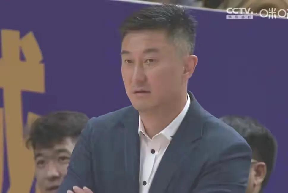 科学养锋，辽篮或战略布局。
今晚辽篮将在客场挑战广东宏远，
按照实力对比，即使辽