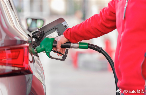 4月7日24时油价迎来上调预计每升涨约0.3元，50升油箱加满多花15元。今年实