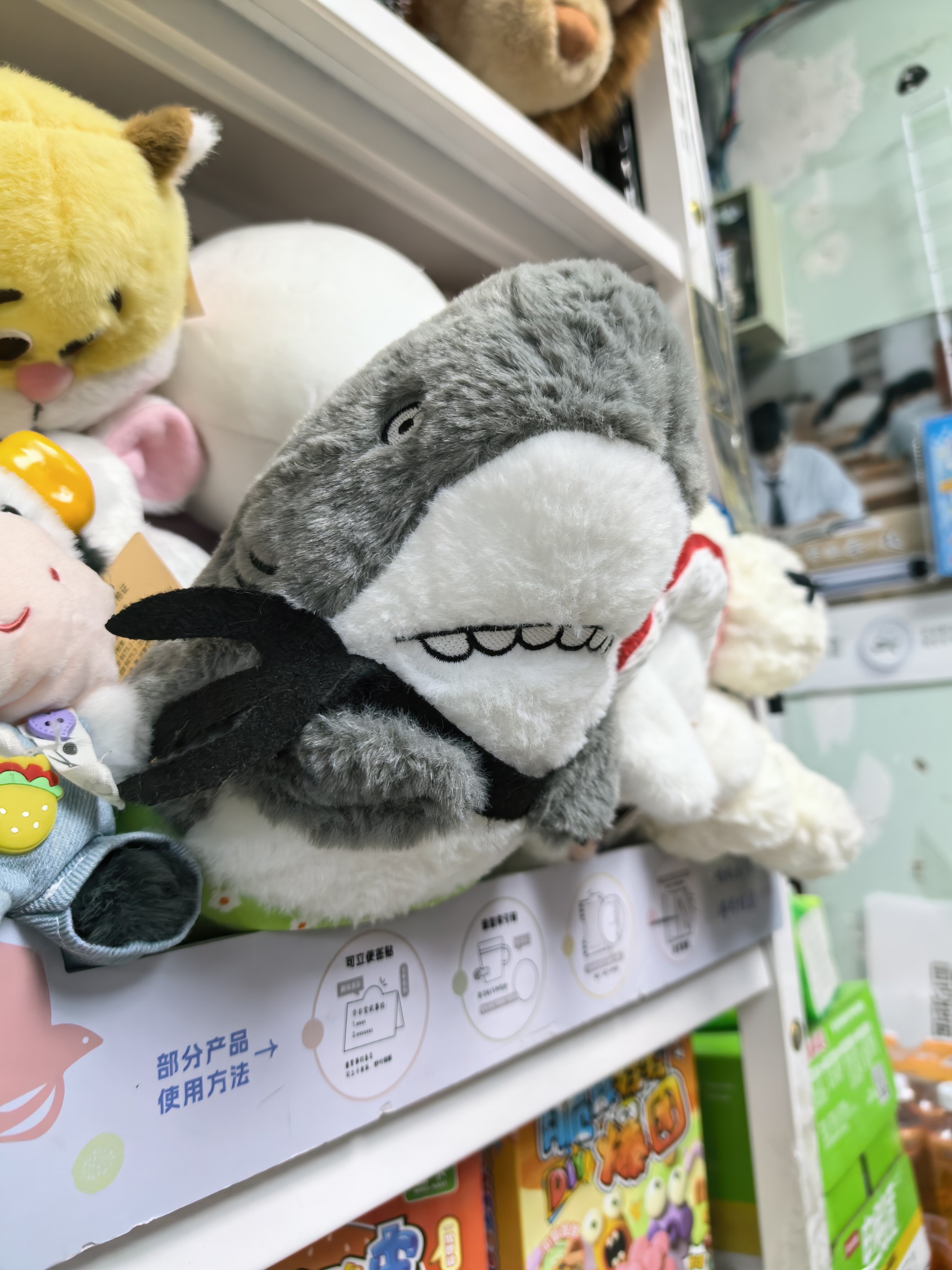 我又来校门口的商店了解现如今的小学生流行风向了[泪奔]这个老鼠的老鼠干是不是有点