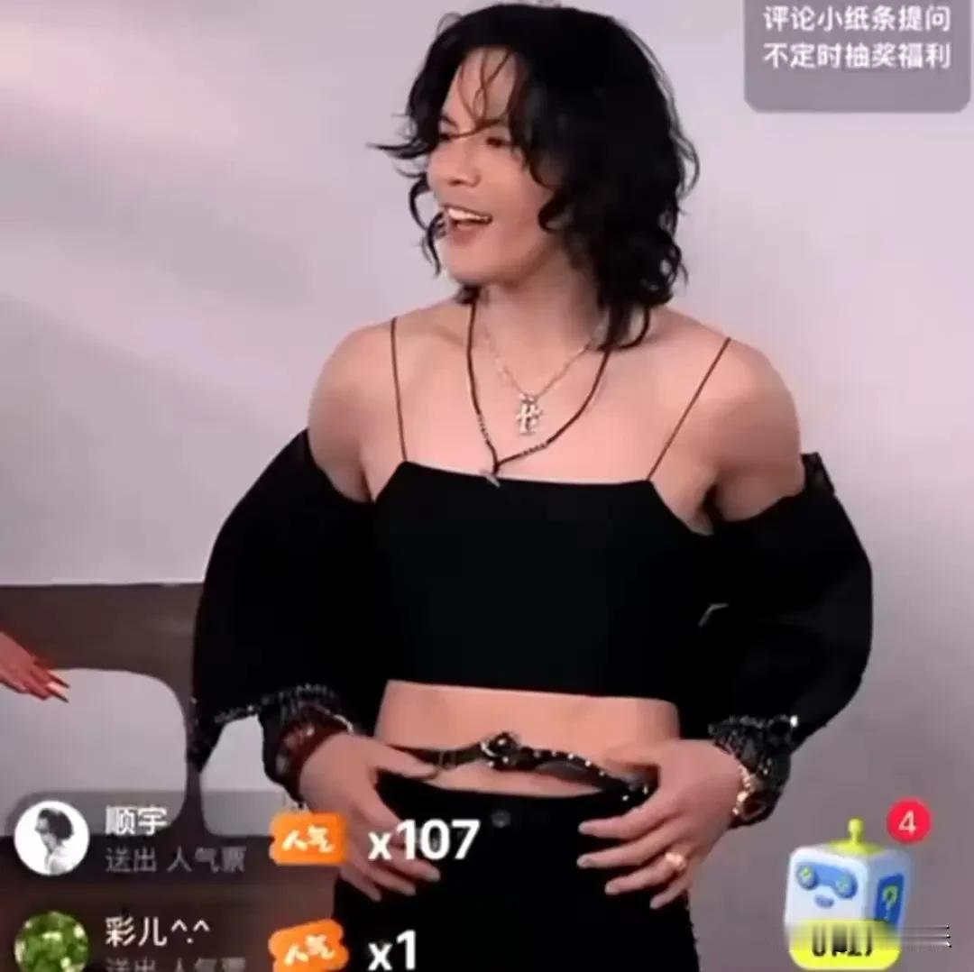 郭碧婷咋看上他的？俩孩子的脸也不要了吗？向佐想证明他比老婆郭碧婷性感吗？路越走越