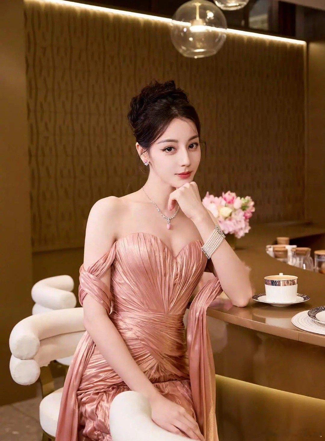 迪丽热巴是什么时候成90top 的，粉丝自封的吗？ ​​​