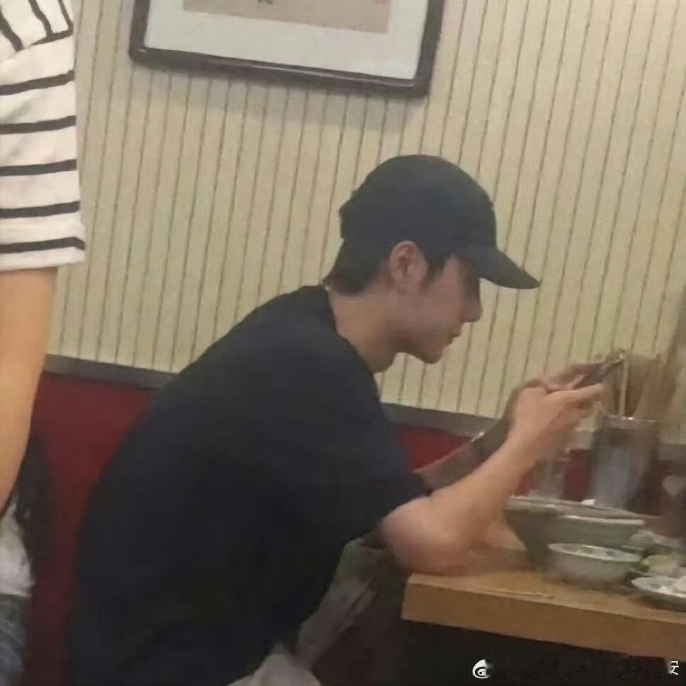 王一博面条主理人 河南小伙就是爱吃面[舔屏][舔屏]内娱唯一面条主理人！ ​​​