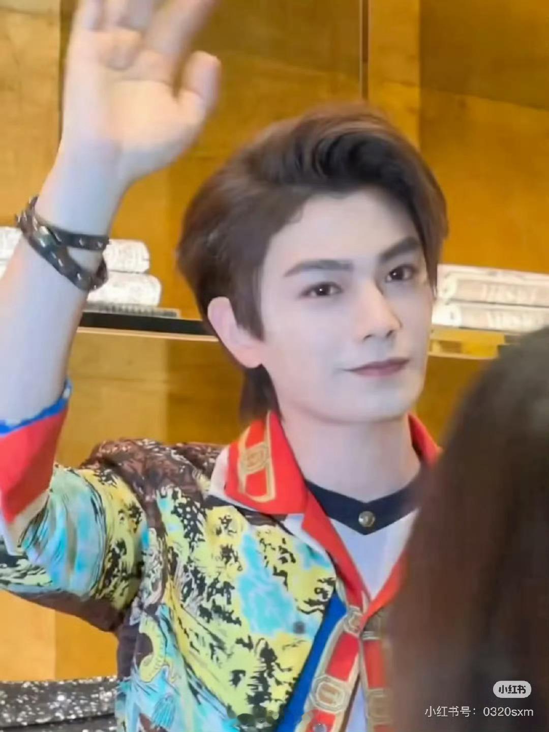 丁禹兮范思哲活动生图路透 好精致的脸 