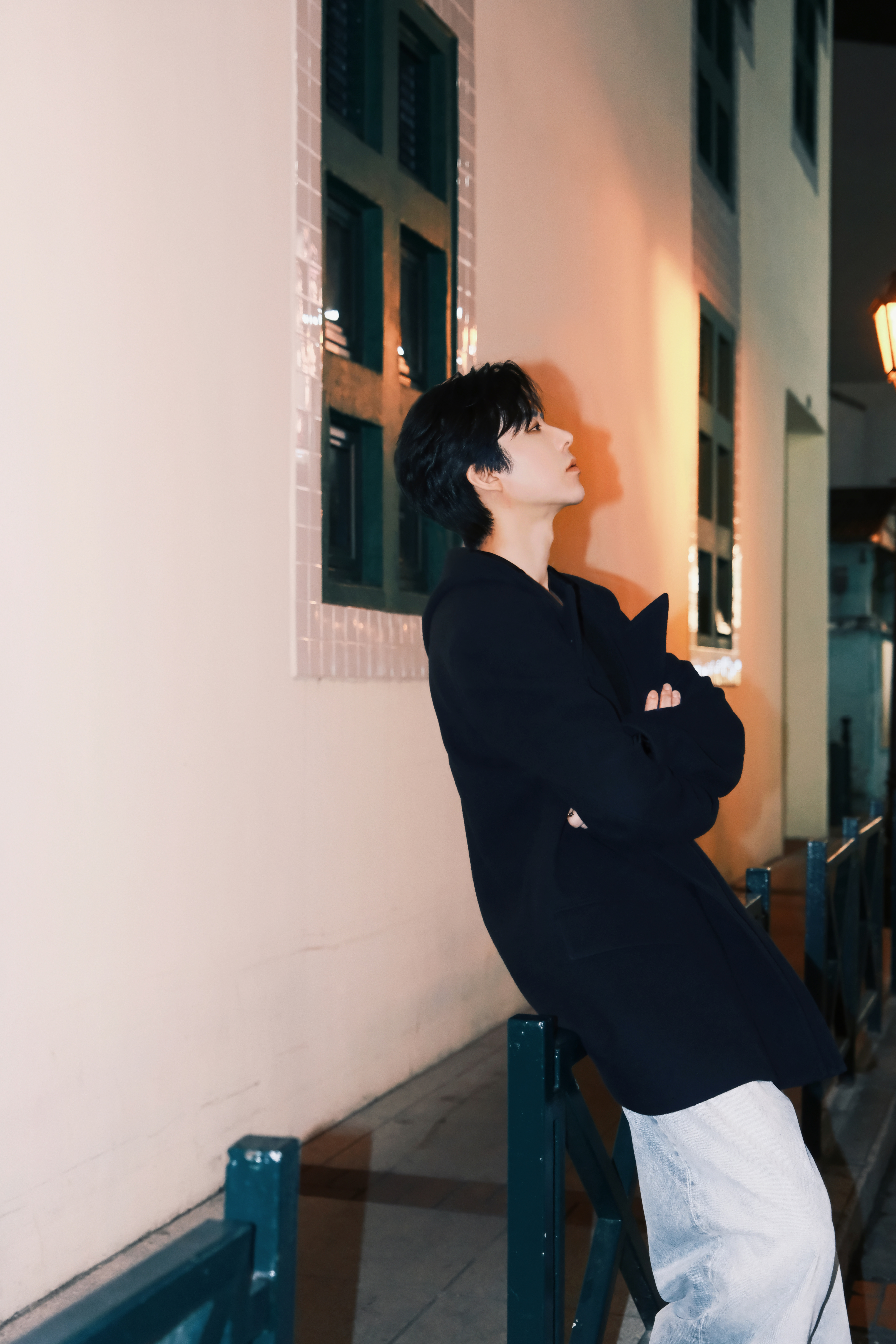 对你的热爱，就像太阳月亮，每天都会准时出现在生命里……即使阴天看不见，但是也一直