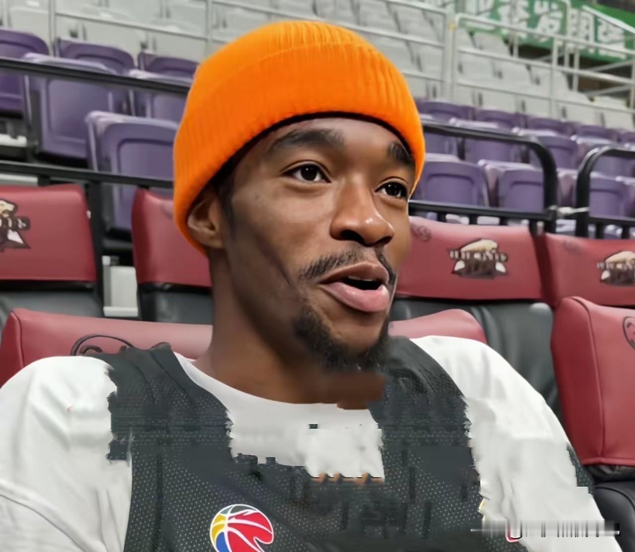 广东不靠外援？
今晚广东主场迎战上海，打了两节半，广东总共拿了46分，萨姆纳24