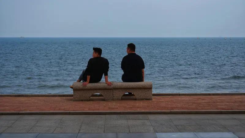 如果不缺钱，我还是会工作。现在身边人聊天总离不开钱，很多人咬牙上班就是为了养家糊