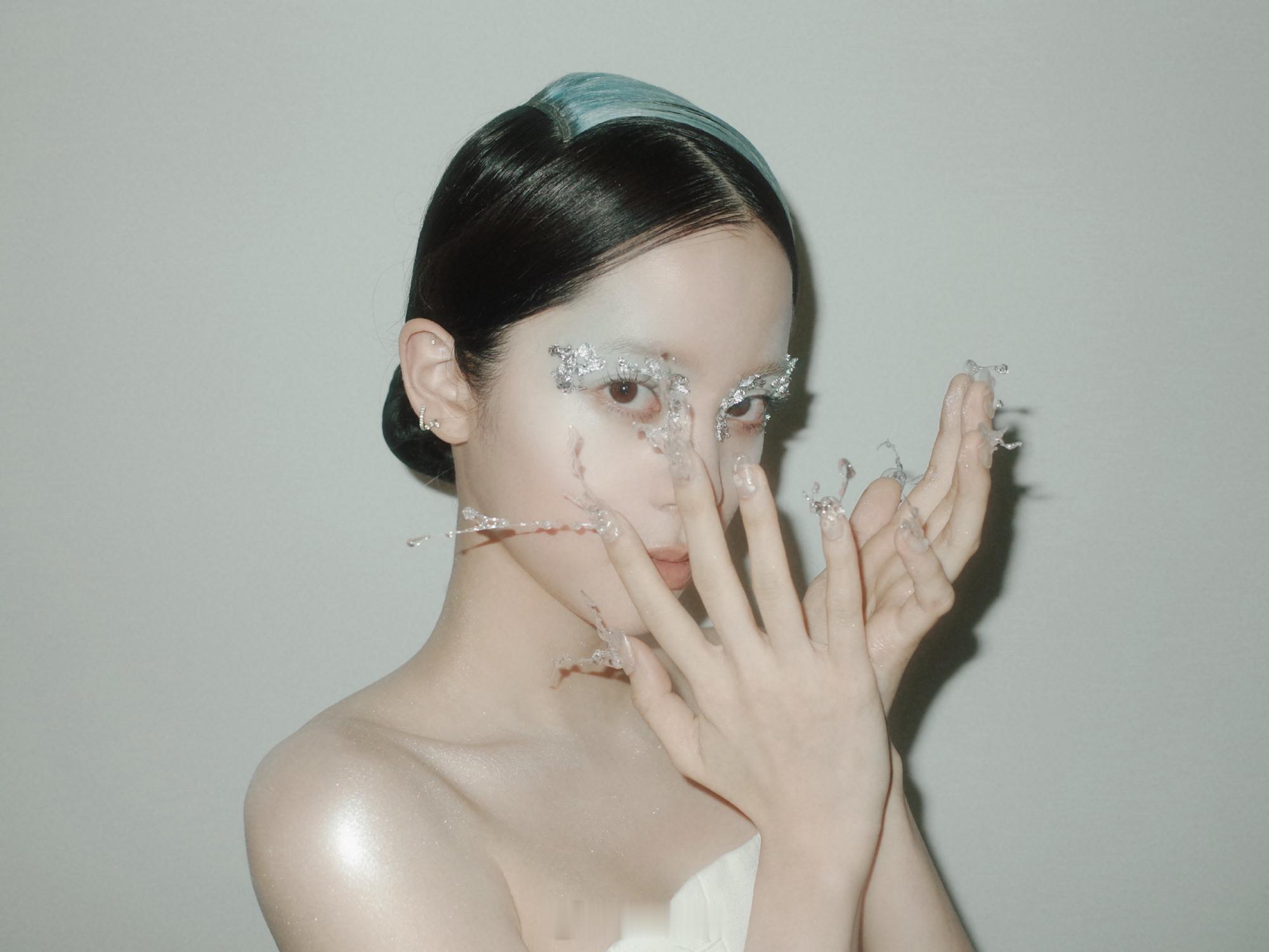 欧阳娜娜VOGUE油画少女 在油画质感中照见成长轨迹！以古典美学为镜，映照出从青