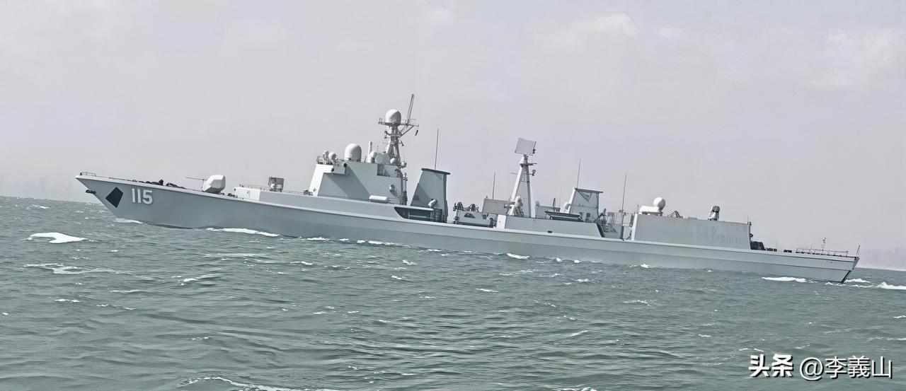 051C型导弹驱逐舰115号舰，居然被改成了大号056，这是真的吗？
     
