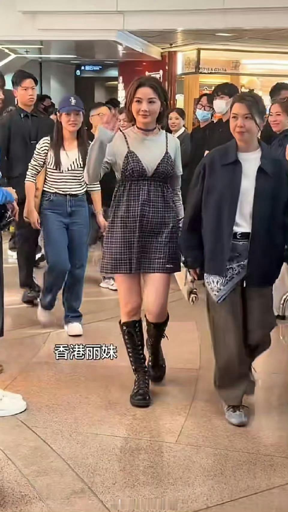 阿sa孕肚阿sa疑似怀孕，出席活动肚子有一点明显，这是孕肚吗？！阿sa蔡卓妍孕肚