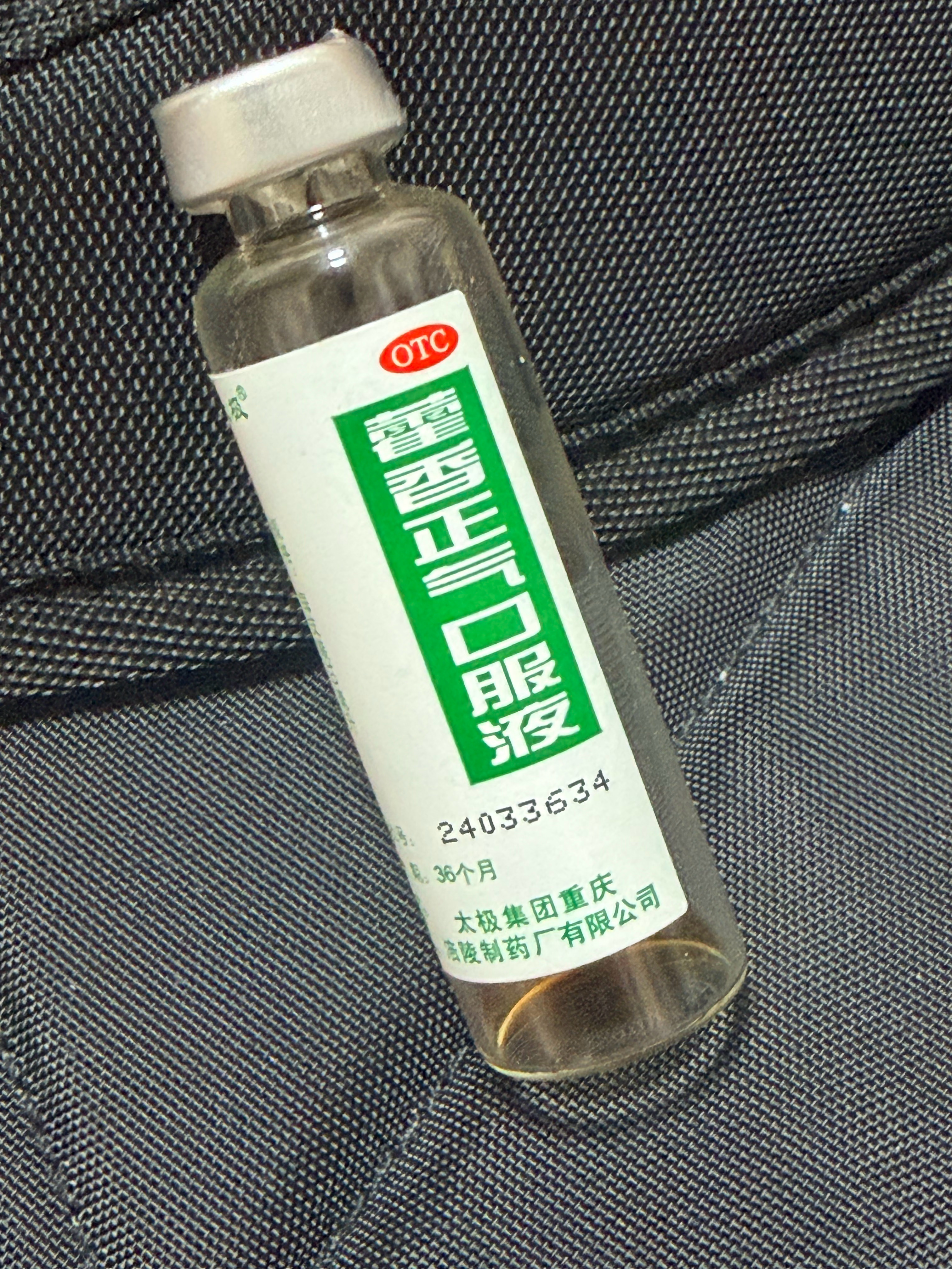 追星女的爱，比40度的烈日更加炽热，其实接机现场很多米根本看不到紫，一是距离很远